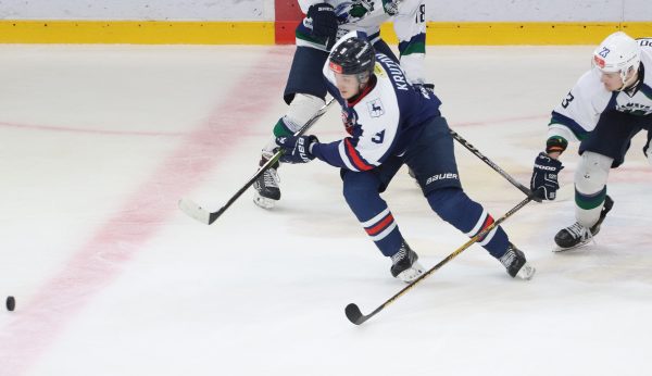 В МХЛ «Чайка» не удержала победу в матче с «Локо»